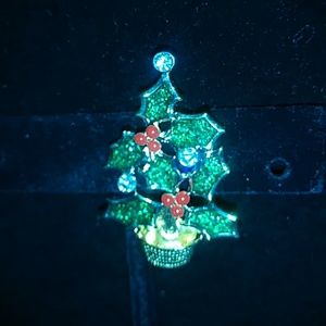 Avon Festive Holiday Pin - Holly Tree